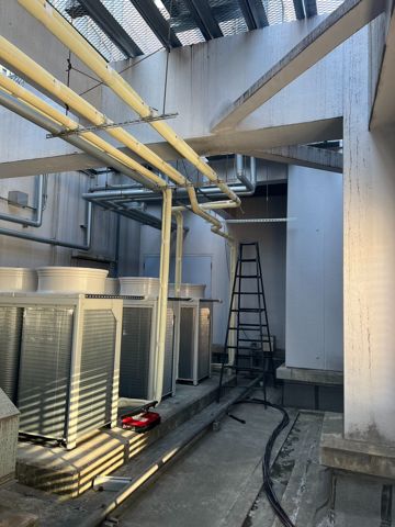 据付・配管の施工作業